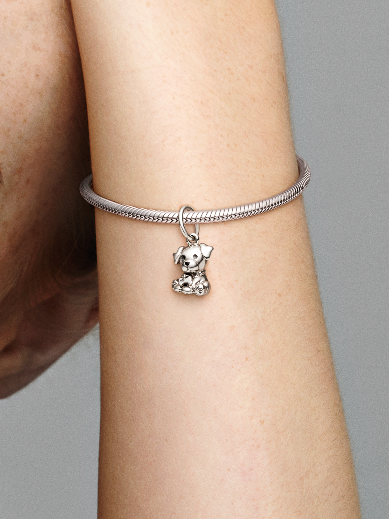 Labrador Puppy Dog Dangle Charm | スターリングシルバー | パンドラ'