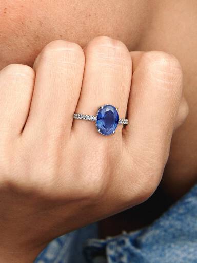 Sparkling Statement Halo Ring