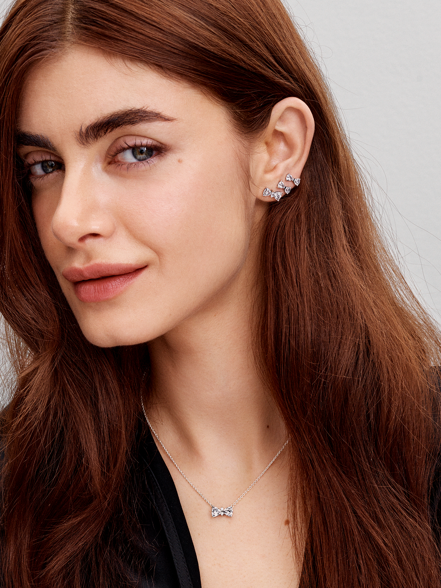 Sparkling Bow Stud Earrings | スターリングシルバー | パンドラ'