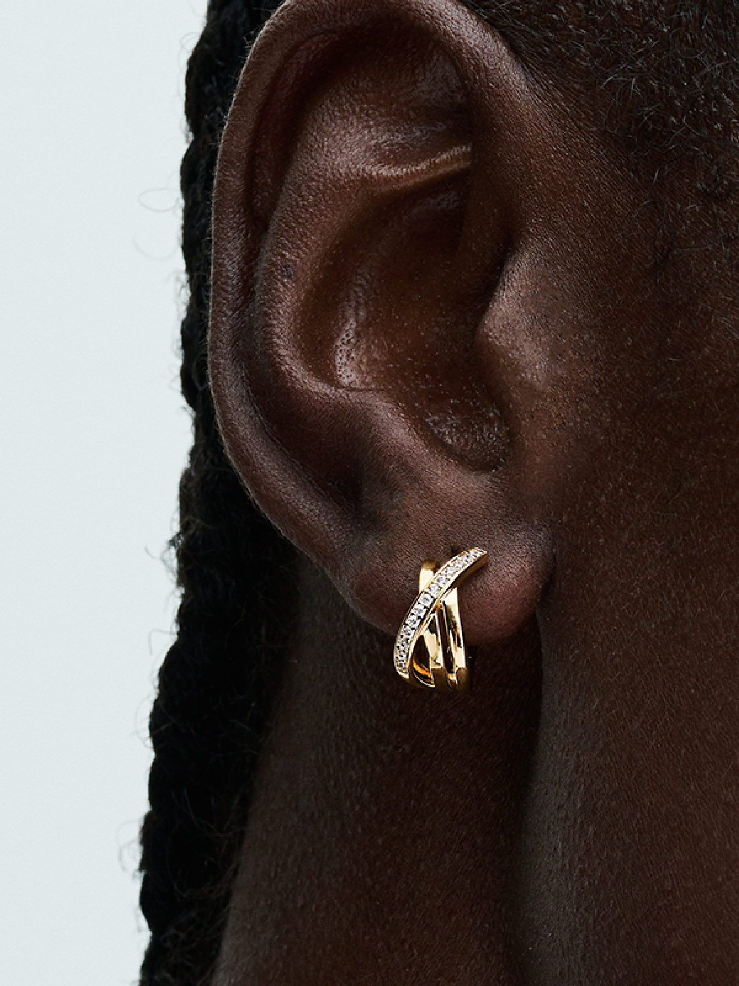Crossover Pavé Hoop Earrings | ゴールドプレーティング | パンドラ'