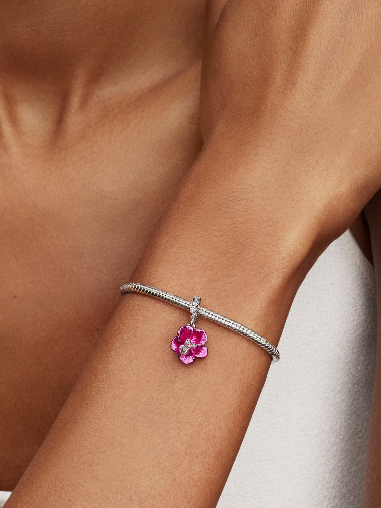 Hibiscus Dangle Charm | スターリングシルバー | パンドラ'