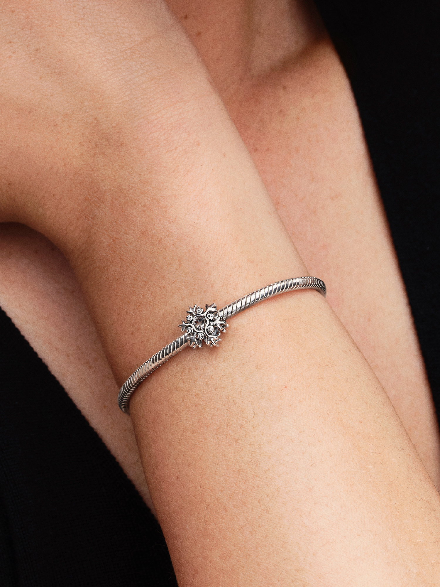 PANDORA パンドラ バングル スノーフレーク 19cm Snowflake Charm | スターリングシルバー | パンドラ'
