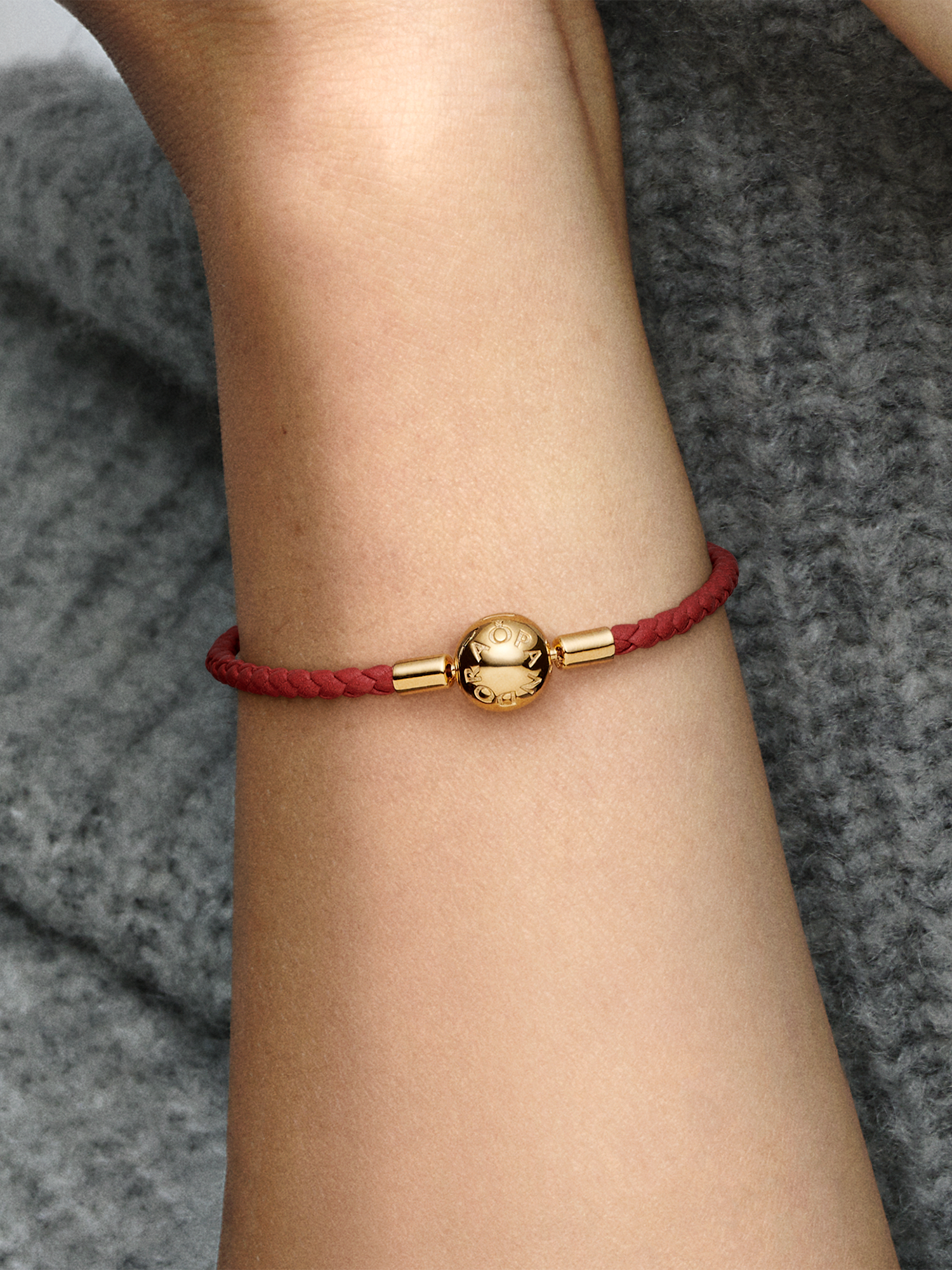 Pandora Moments Red Woven Leather Bracelet | ゴールドプレー