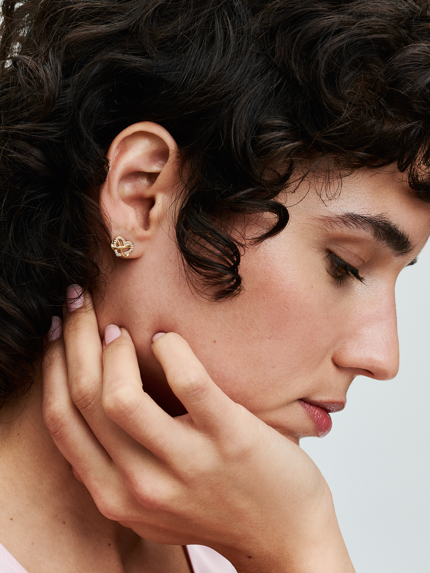 Sparkling Infinity Heart Stud Earrings | ゴールドプレーティング