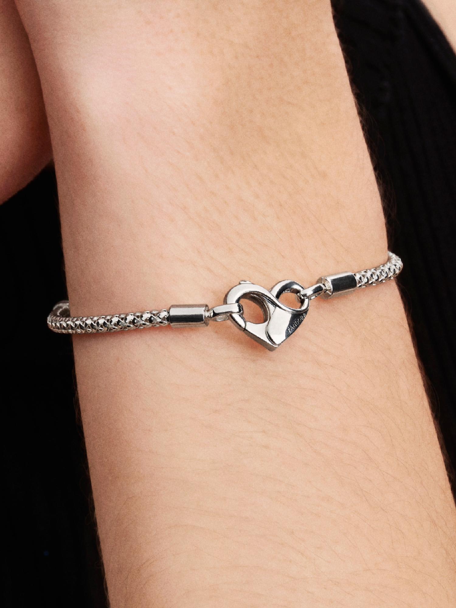 Pandora シルバー ゴールド チェーンブレスレット 2025Q3E_collection_moments_go_