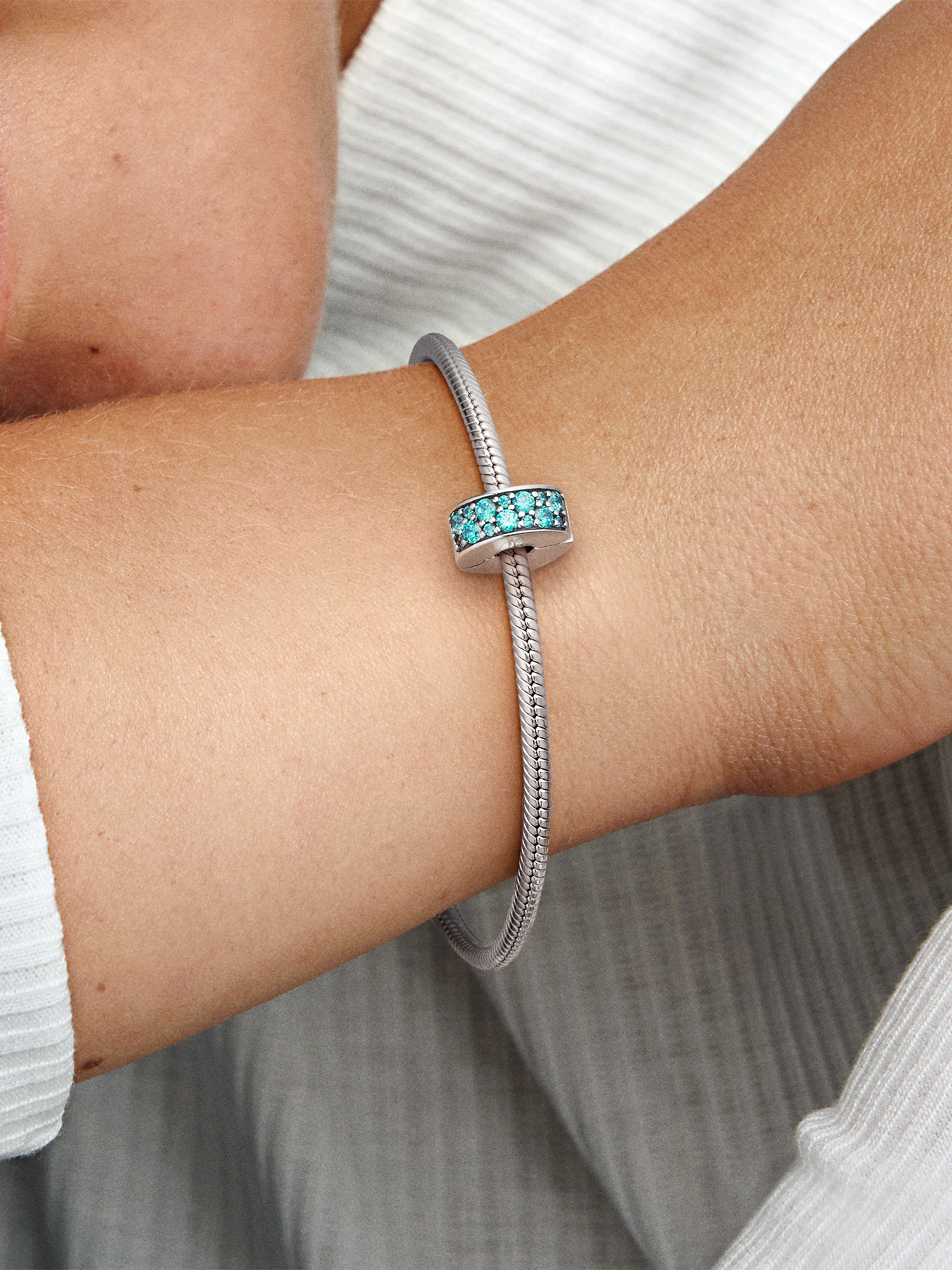 Teal Pavé Clip Charm | スターリングシルバー | パンドラ'