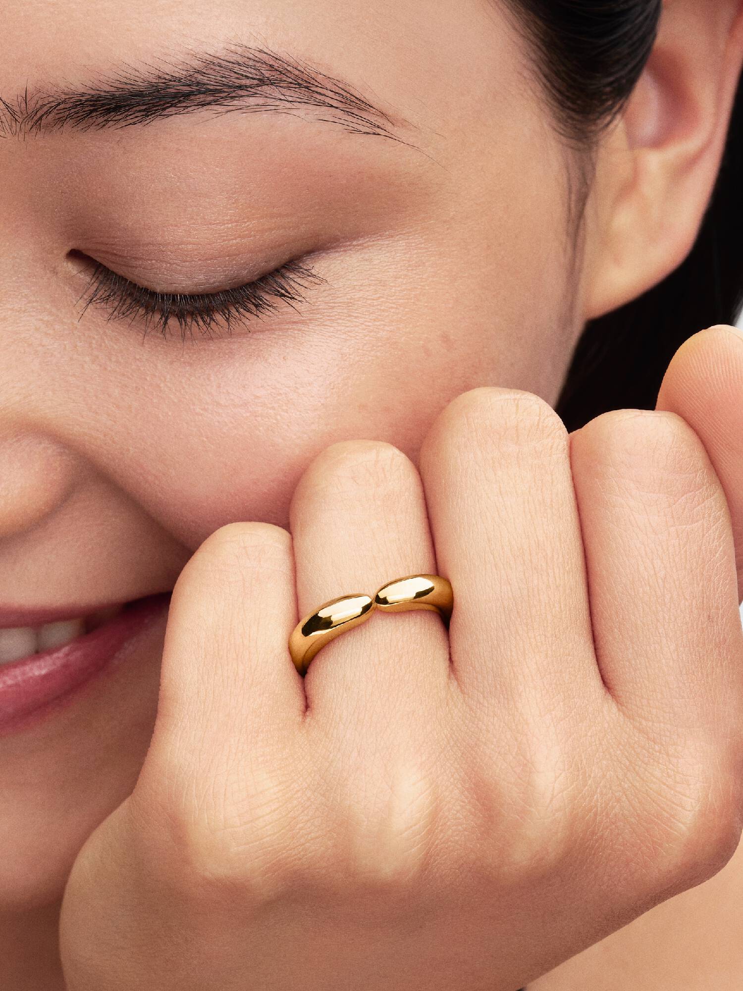 Disney Winnie The Pooh Hug Ring 