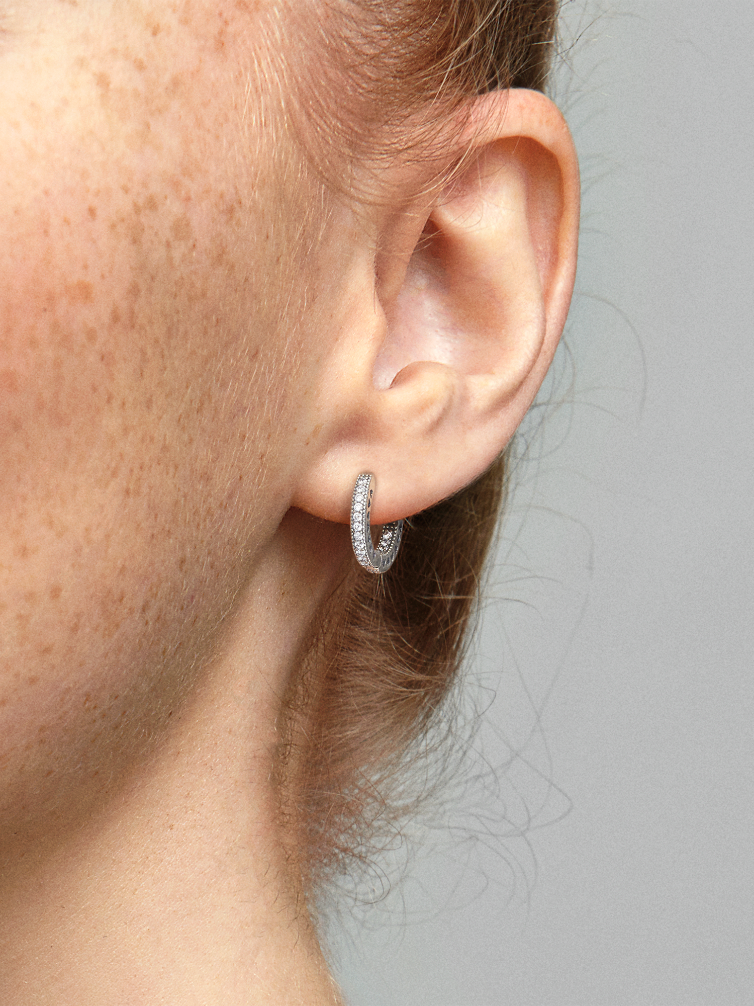 Pavé Heart Hoop Earrings | スターリングシルバー | パンドラ'
