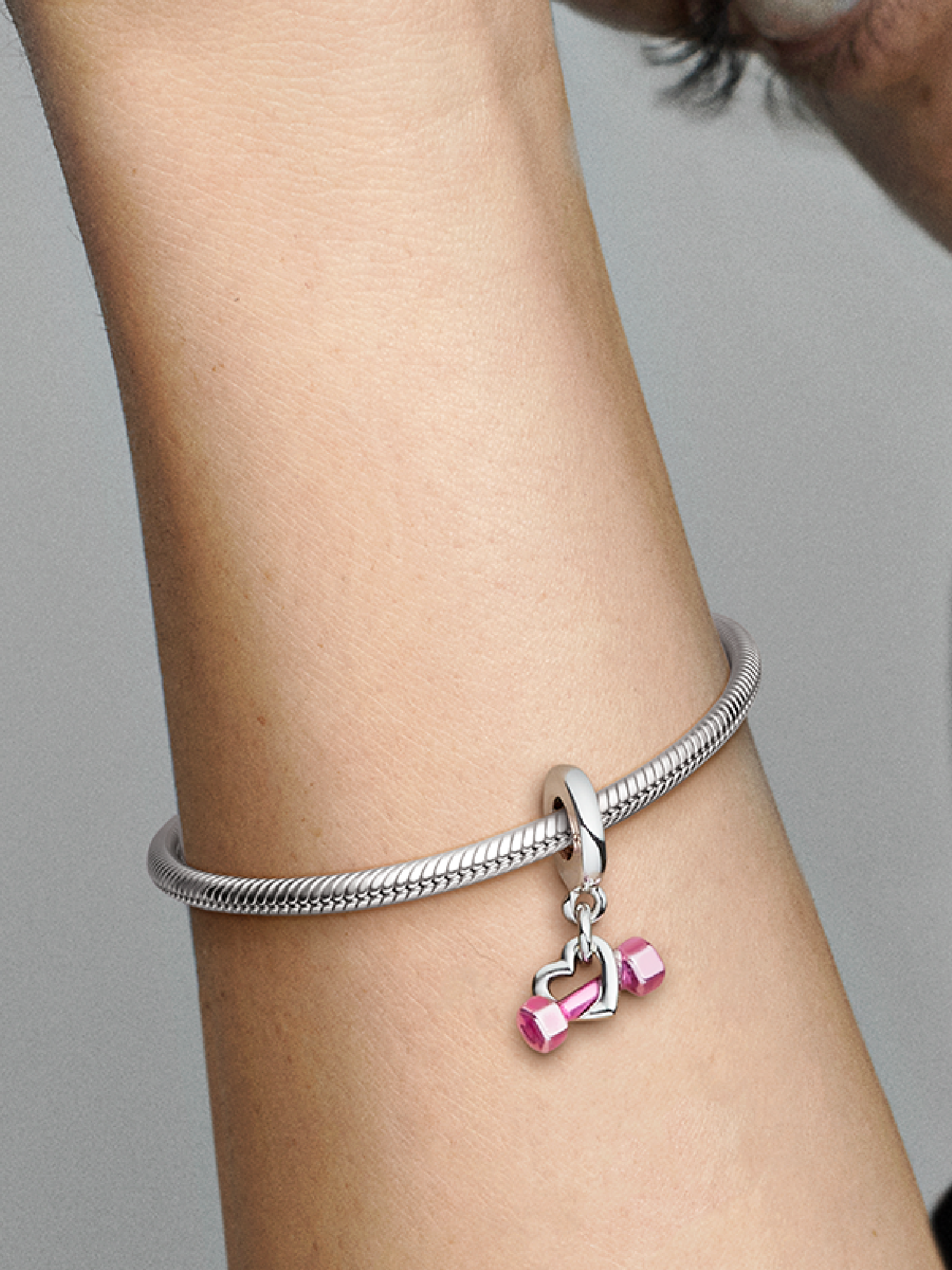 Dumbbell & Heart Dangle Charm | スターリングシルバー | パンドラ'