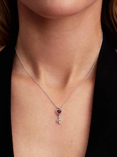 Elevated Heart Key Collier Necklace