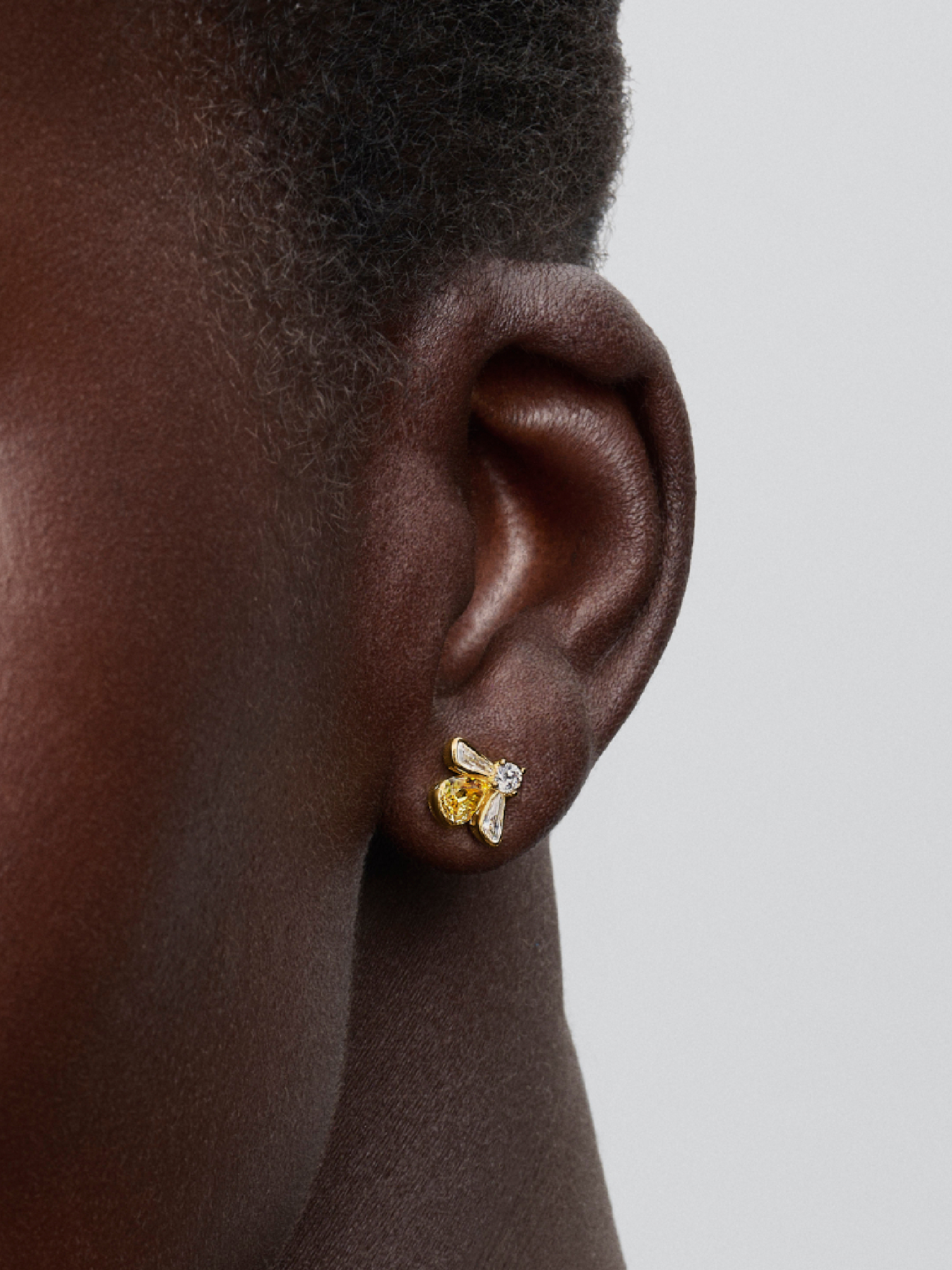 Honey Bee Stud Earrings | ゴールドプレーティング | パンドラ'
