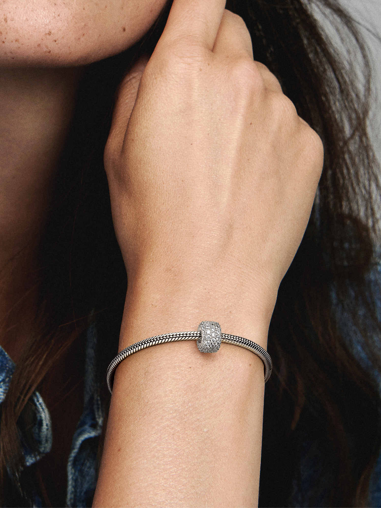 Sparkling Pavé Triple-row Charm | スターリングシルバー | パンドラ'