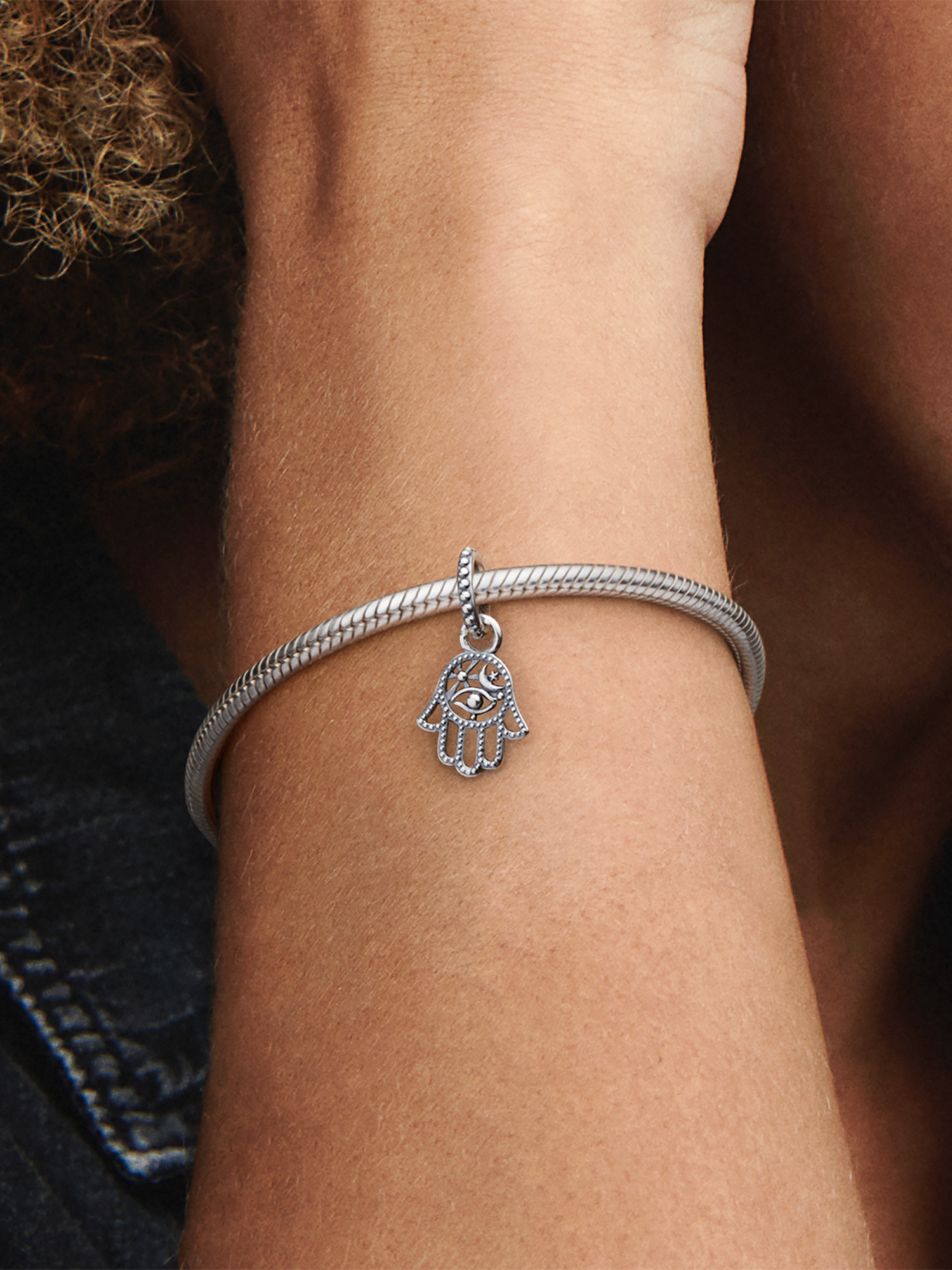Protective Hamsa Hand Dangle Charm | スターリングシルバー | パンドラ'