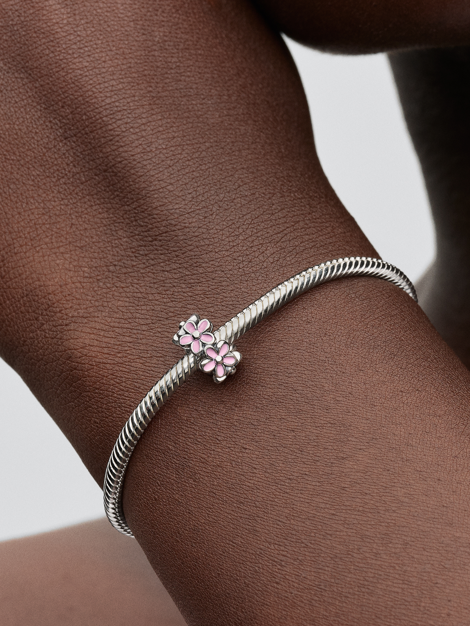 Pink Daisy Spacer Charm | スターリングシルバー | パンドラ'