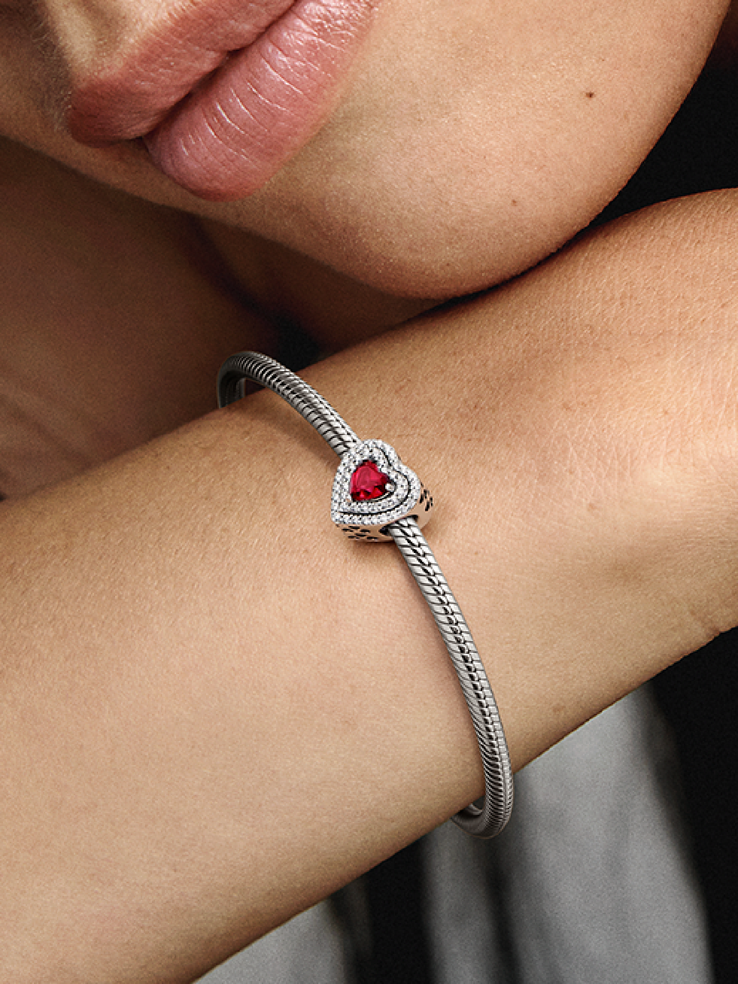 Sparkling Levelled Heart Charm | スターリングシルバー | パンドラ'