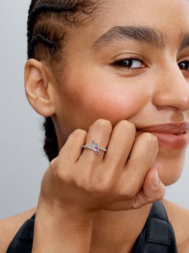 Sparkling Arrow Ring