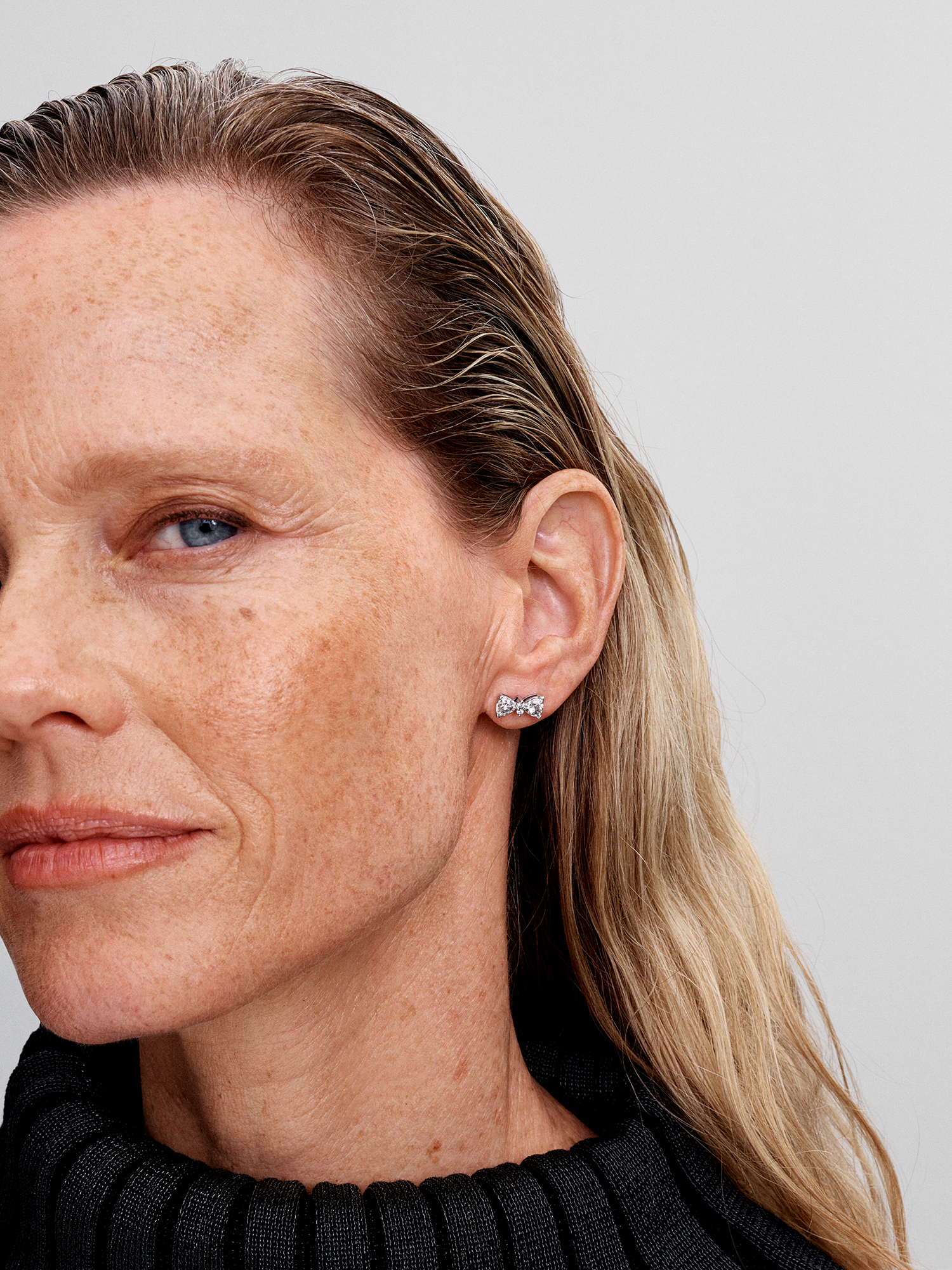 Sparkling Bow Stud Earrings | スターリングシルバー | パンドラ'
