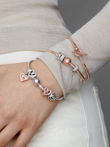 Logo Clasp Bangle