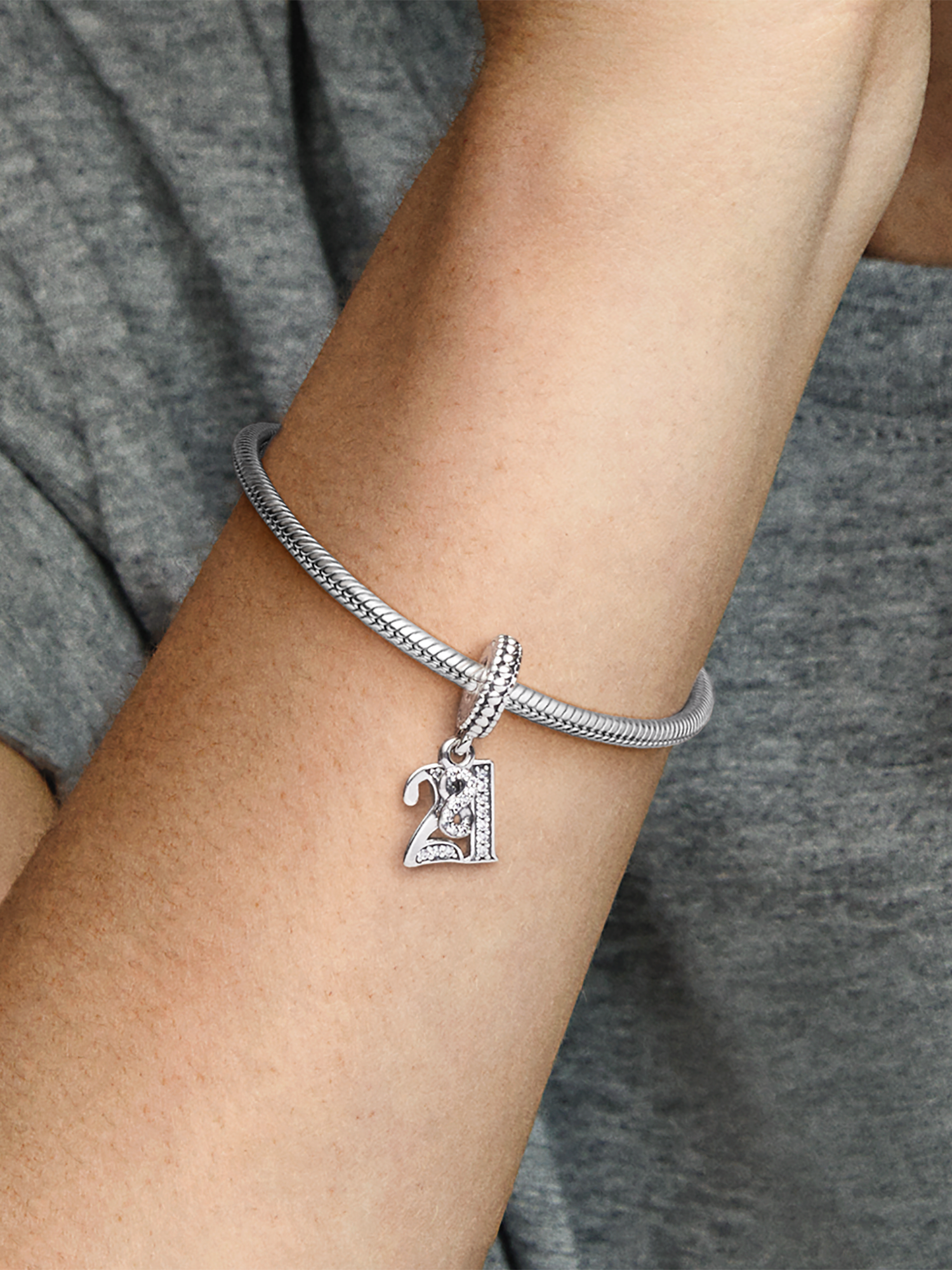 21st Celebration Dangle Charm | スターリングシルバー | パンドラ'