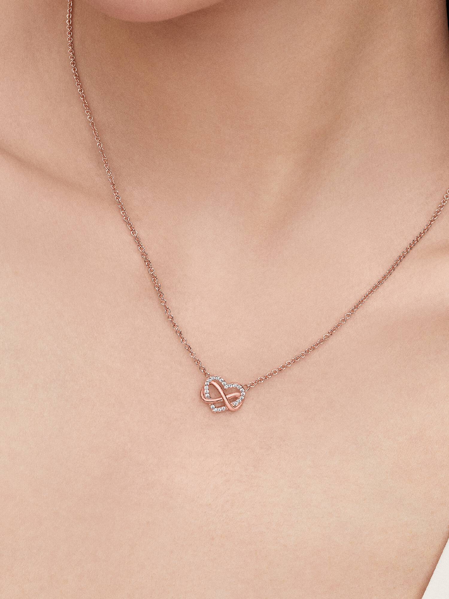 Sparkling Infinity Heart Collier Necklace