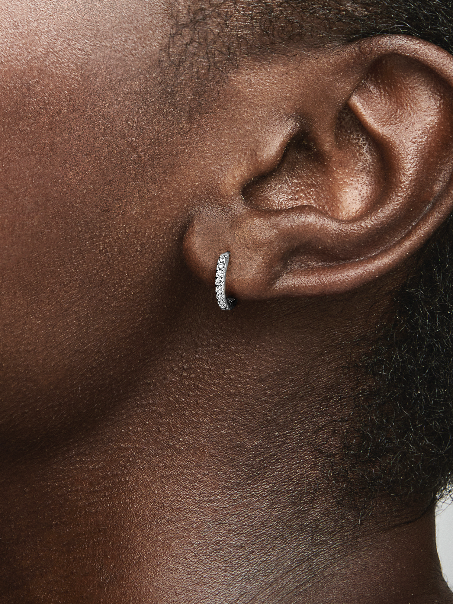 Sparkling Huggie Hoop Earrings | スターリングシルバー | パンドラ'