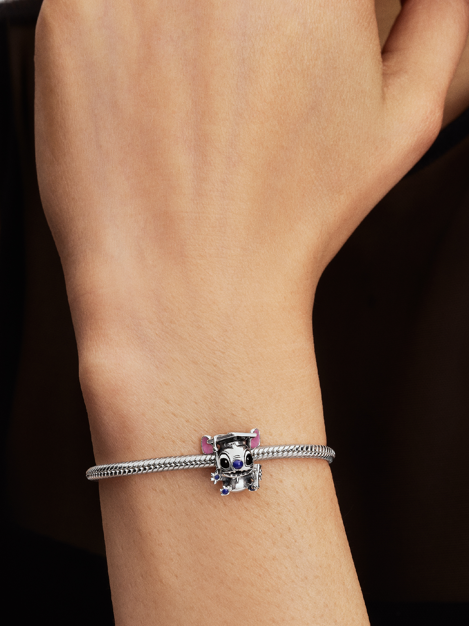 Disney Stitch Graduation 2026 Charm | スターリングシルバー | パンドラ'